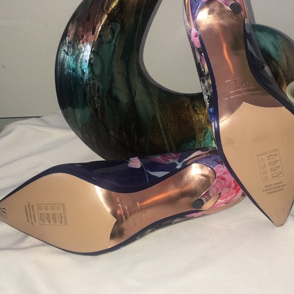 Ted Baker  floral print heels without the box - Picture 3 of 4